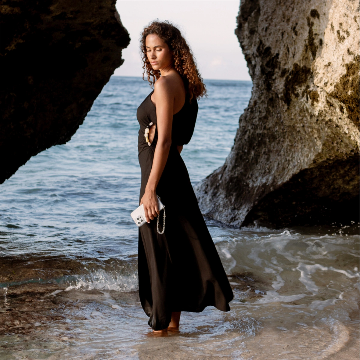 Накладка Uniq для iPhone 16 Pro Max COEHL Lumino (MagSafe), Rose Gold (IP6.9P(2024)-LUMMRGLD). Фото 5